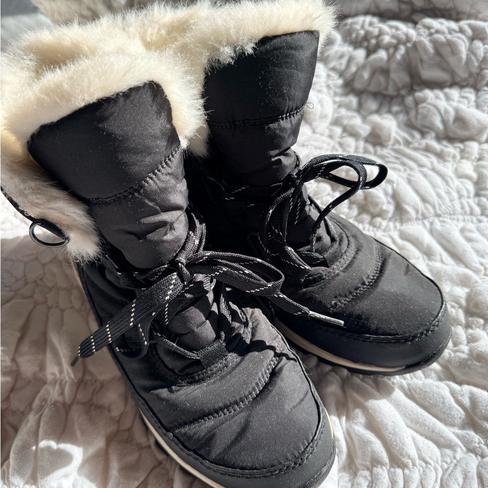 Sorel Black Boots with Cream Faux Fur